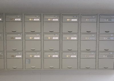 Ràalisation d'un groupe de boîtes aux lettres à Neuchâtel